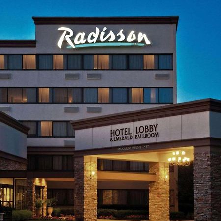 Radisson Freehold Hotel Buitenkant foto