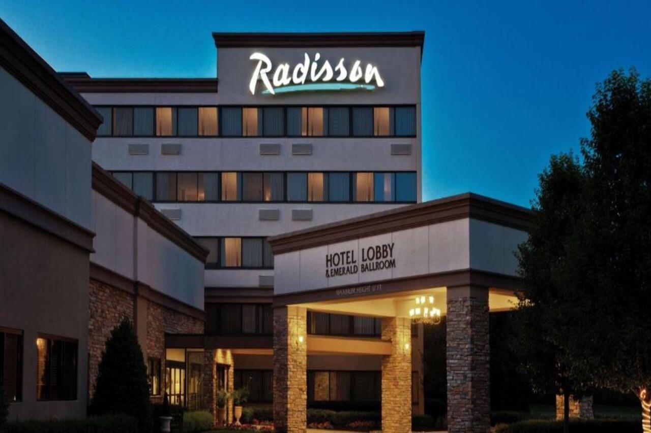 Radisson Freehold Hotel Buitenkant foto