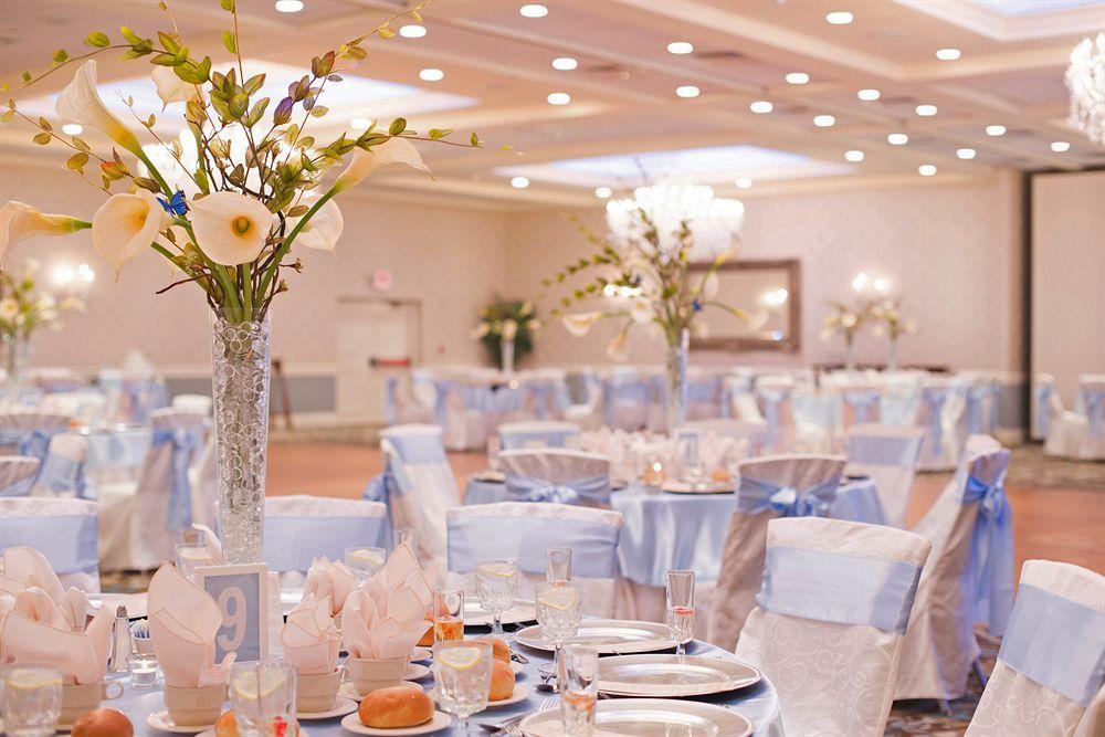 Radisson Freehold Hotel Buitenkant foto