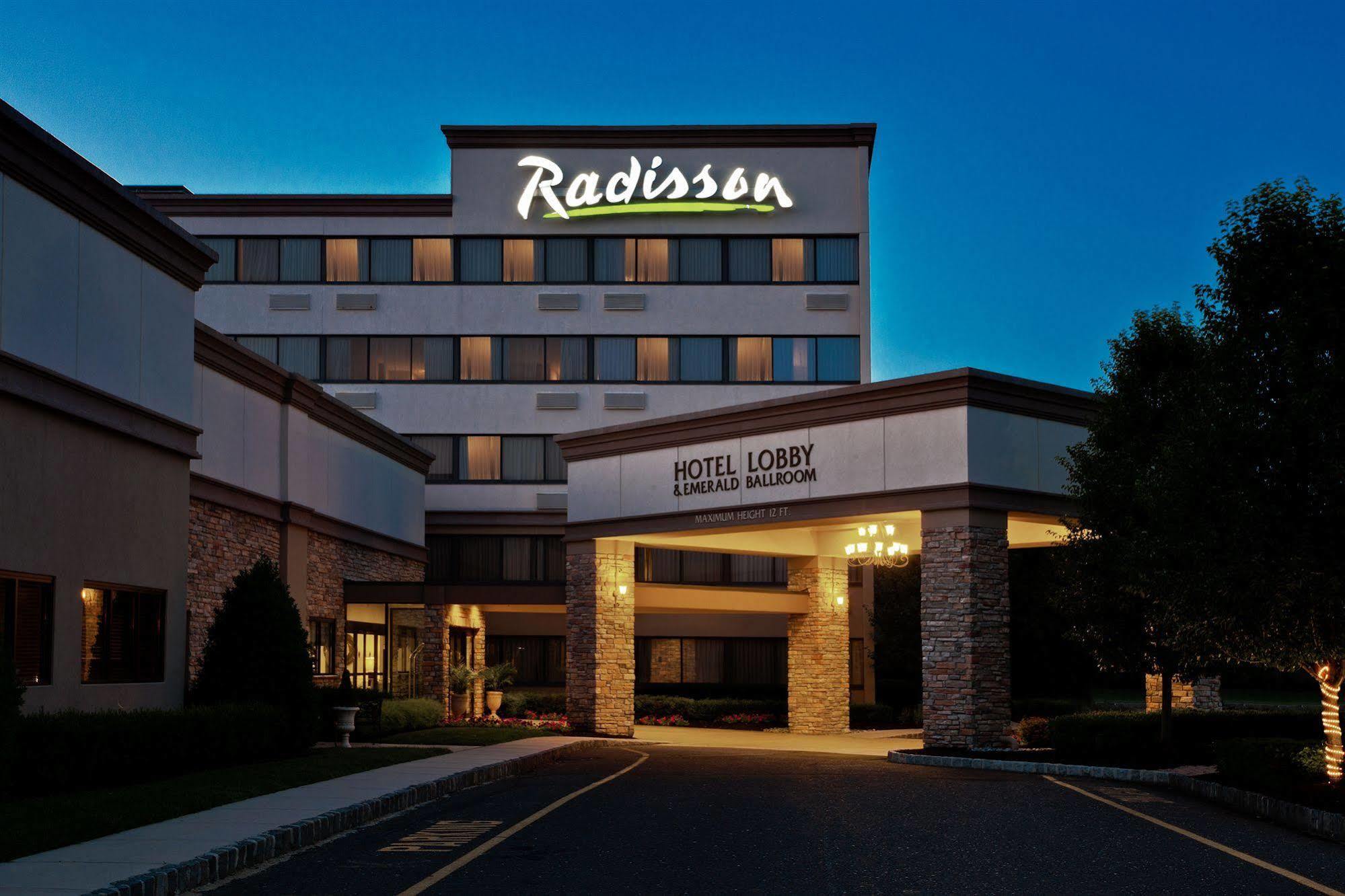Radisson Freehold Hotel Buitenkant foto